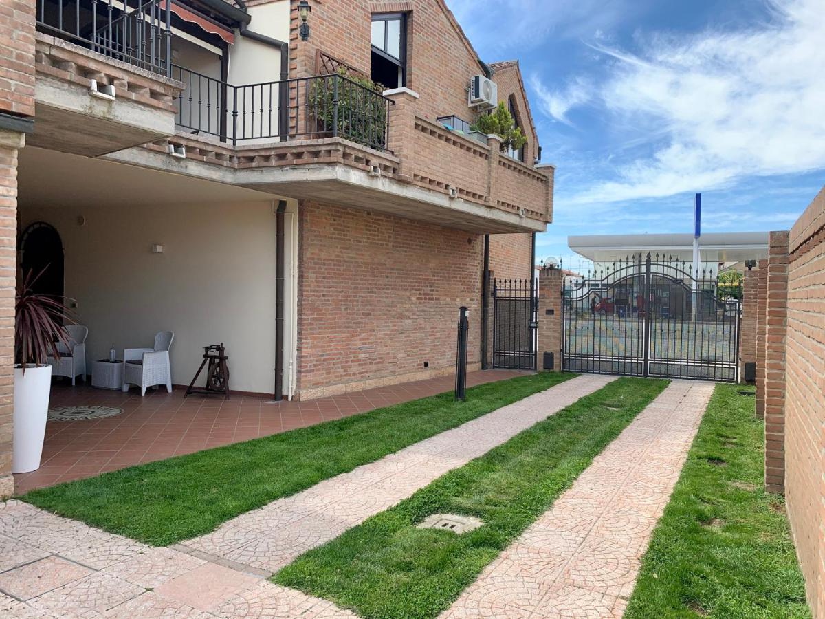 Villa Oasi Ferrara Exteriör bild