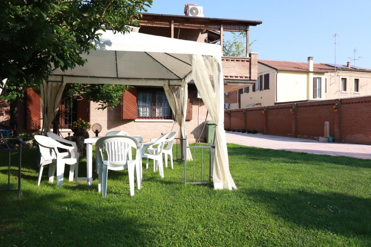 Villa Oasi Ferrara Exteriör bild