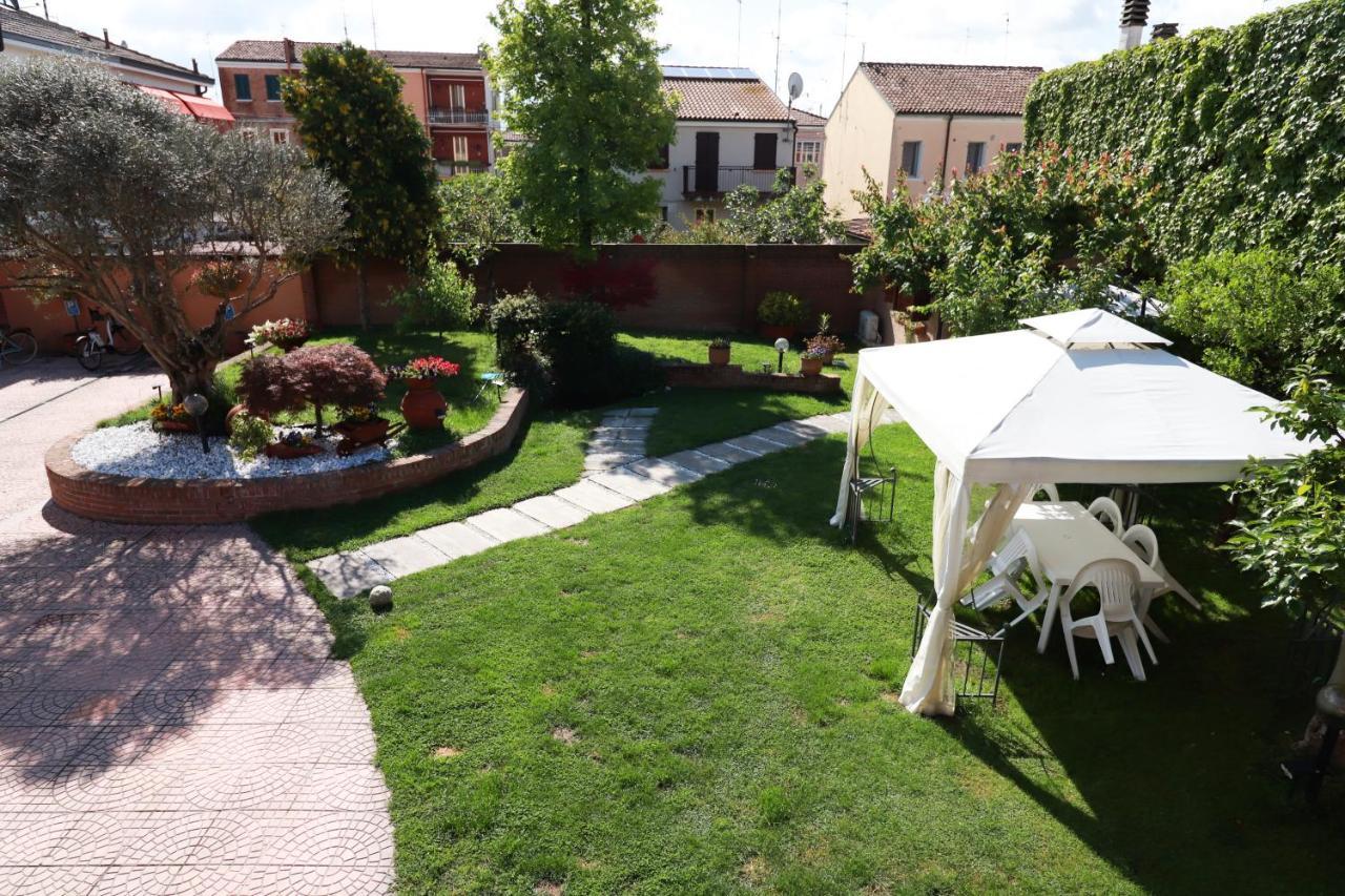 Villa Oasi Ferrara Exteriör bild